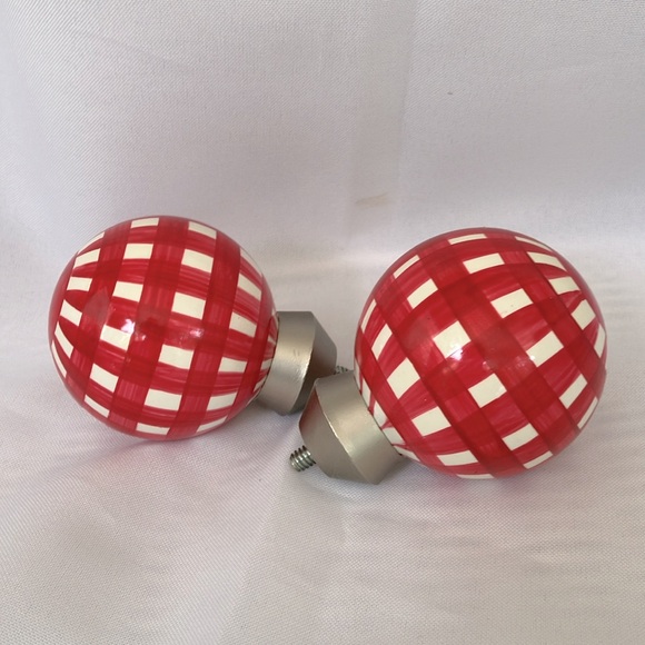NWT Pottery Barn Kids Pair of Red & White Hexagon Check Finials - Picture 4 of 9